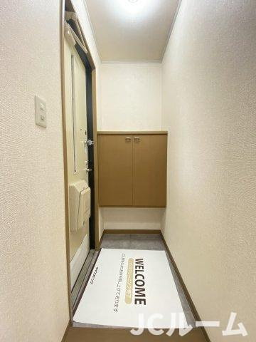 リバービュー Bの玄関