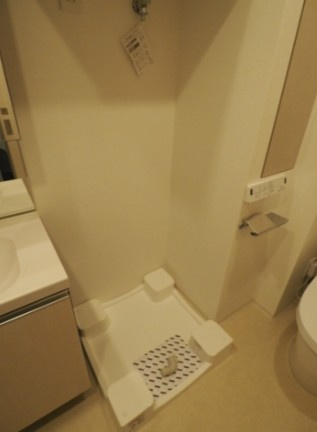 【設備】 | シーズンフラッツ新高円寺 | 室内洗濯機置場。