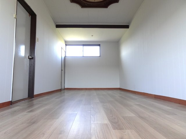 大垣市池尻町戸建の洋室