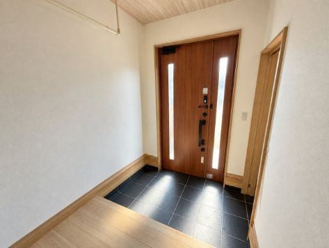 都城市蓑原町の中古一戸建の玄関