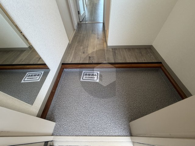 シャンポール東大阪の玄関