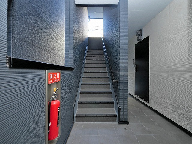 CRASTINE小路東Aのロビー