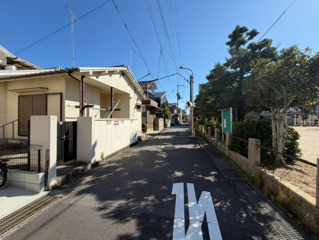 富田町２丁目　建築条件無し土地の前面道路含む現地写真|【前道の様子】