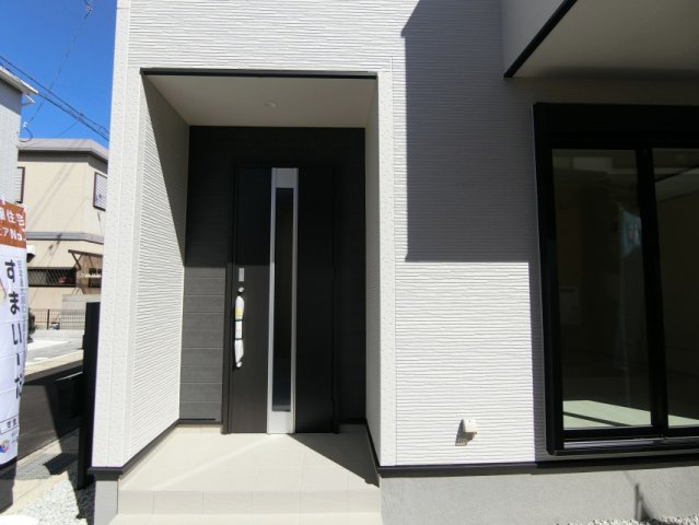 明石市朝霧町　新築戸建の玄関