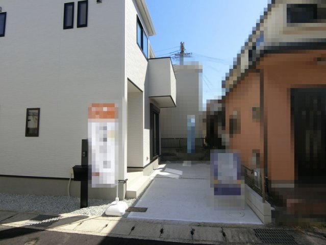 明石市朝霧町　新築戸建の駐車場