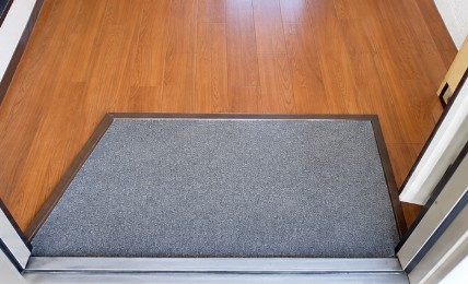 ハイツ西堀の玄関