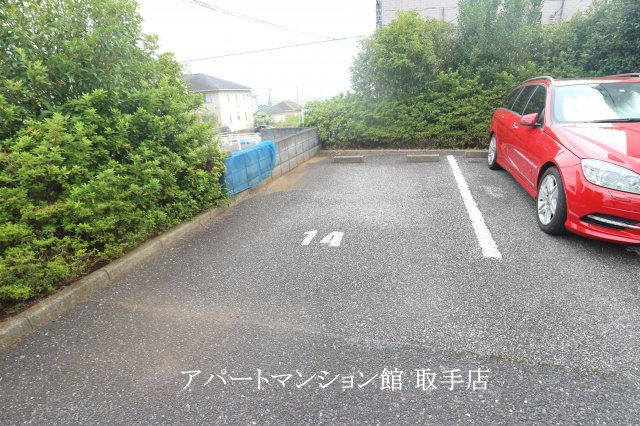レオパレスグリーンハイツAの駐車場