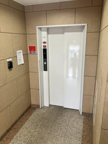 藤ノ木ビルのエントランス