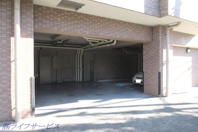 【駐車場】 | レイセニット北大阪 | 敷地内駐車場