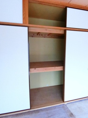 【収納】 | ティ・エスハイム壱番館 | ※参考写真※和室6帖のお部屋にある天袋付き押入れです☆押入れはかさばるお布団や季節のお洋服を収納するのに便利！