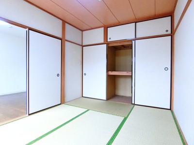 【和室】 | ティ・エスハイム壱番館 | ※参考写真※南西向き和室6帖☆天袋付き押入れがあります☆寝具をすっきり収納できるので和室は寝室にもオススメ☆