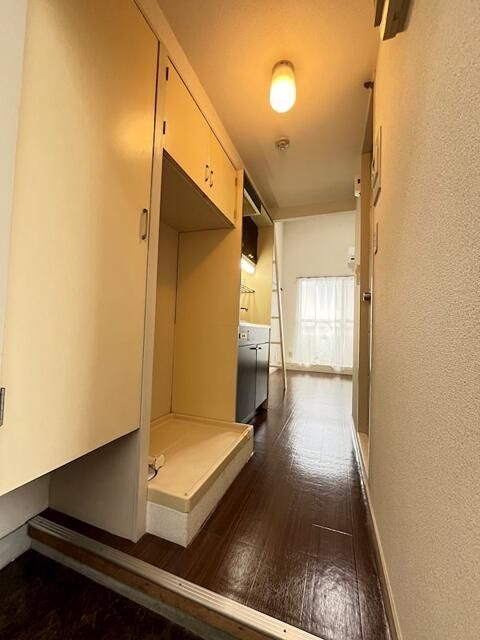 横浜市港北区日吉本町４丁目のアパートの玄関