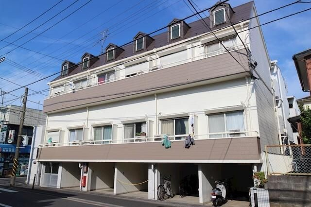 横浜市港北区日吉本町４丁目のアパートの外観