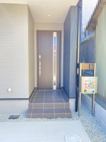 明石市田町　新築戸建の玄関
