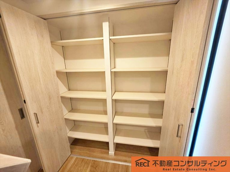 西宮市浜甲子園1丁目　中古戸建の収納