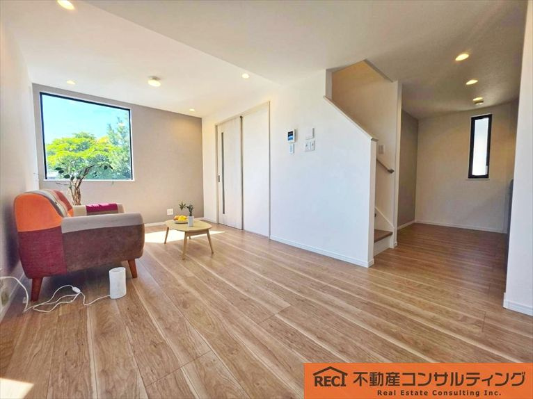 西宮市浜甲子園1丁目　中古戸建の居間・リビング