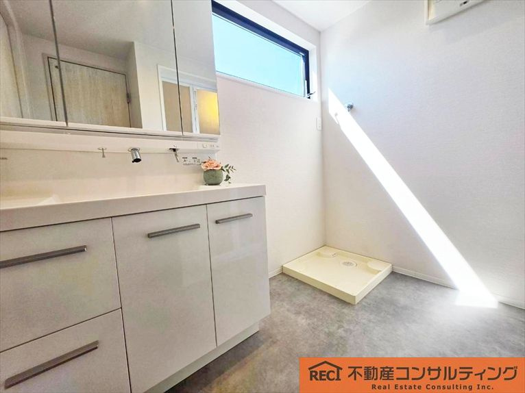 西宮市浜甲子園1丁目　中古戸建の洗面所