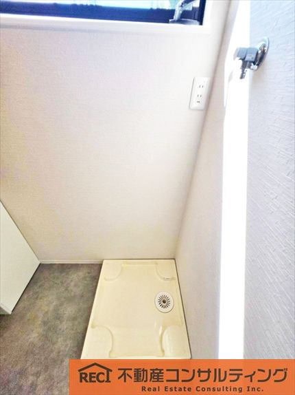 西宮市浜甲子園1丁目　中古戸建のランドリースペース