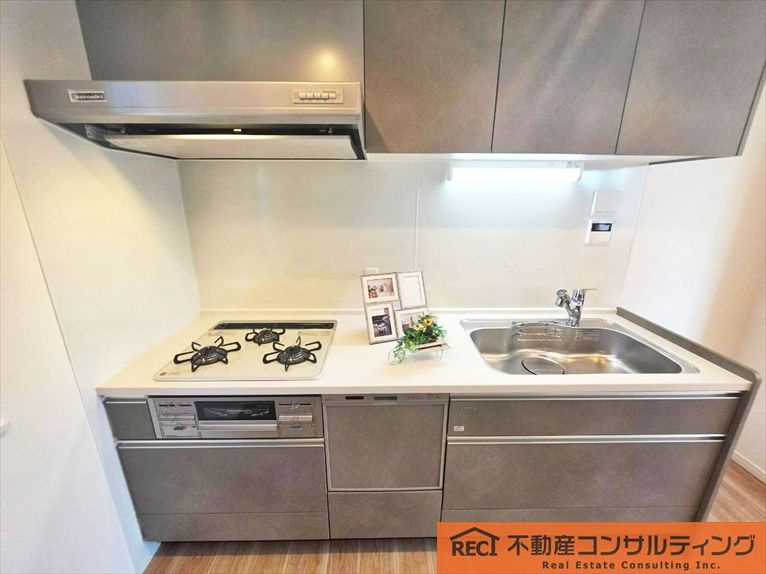 西宮市浜甲子園1丁目　中古戸建のキッチン|床暖房があり冬も快適に過ごせます♪