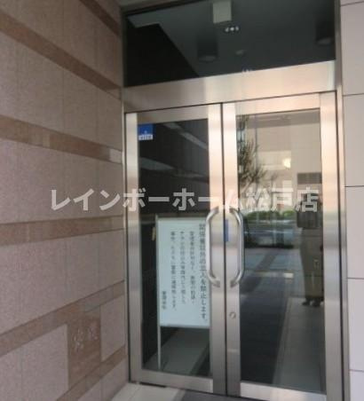 エストピア八潮のエントランス|落ち着いたエントランスです