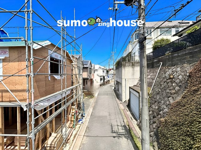 横浜市保土ヶ谷区宮田町　A棟の前面道路含む現地写真|前面道路含む現地写真です
