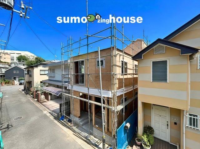 横浜市保土ヶ谷区宮田町　A棟の前面道路含む現地写真|前面道路含む現地写真です