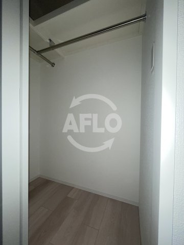 セレニテ難波ミラク弐番館の収納|セレニテ難波ミラク弐番館　ウォークインクローゼット