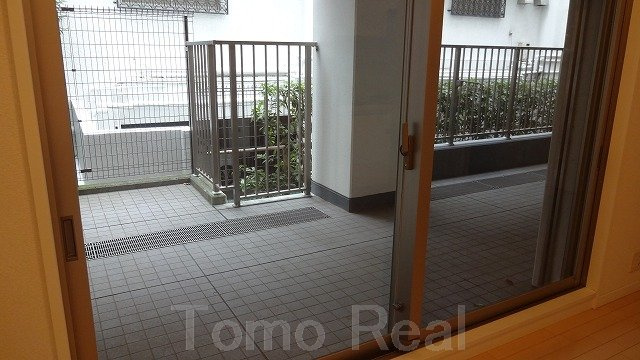 パークアクシス六本木檜町公園のバルコニー