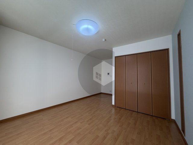 アリスコート菱屋西の洋室