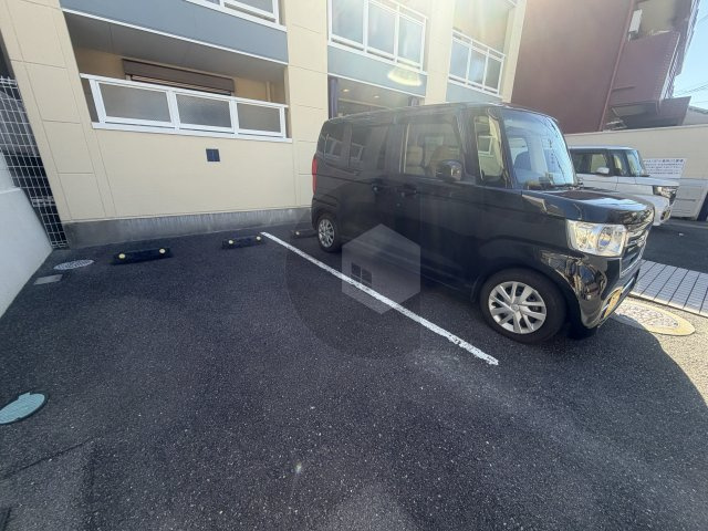 アリスコート菱屋西の駐車場