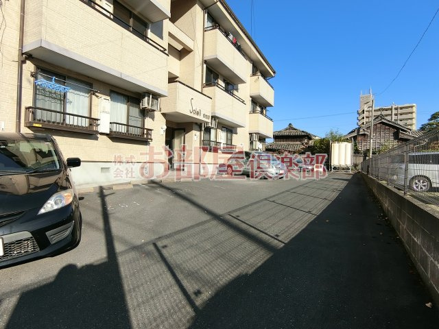ソレイユ諏訪野の駐車場|駐車場があるので、車を買う予定の方も安心です