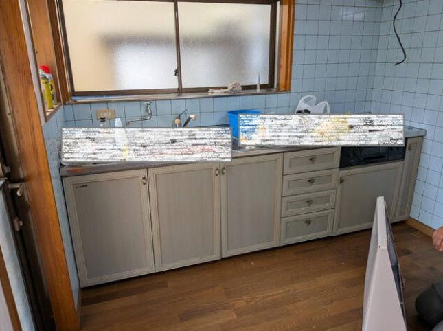 高知市旭天神町の中古一戸建のキッチン|収納スペースが充実したキッチン♪
調理器具や食器類も整理しやすく、毎日のお料理をサポートします。