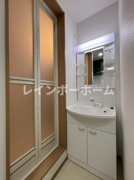 Cat Court Kogane　仲介手数料が無料です!!の洗面所|明るい洗面所です