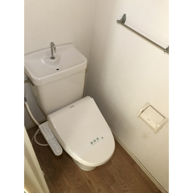 アサヒハイツのトイレ|落ち着いた色調のトイレです