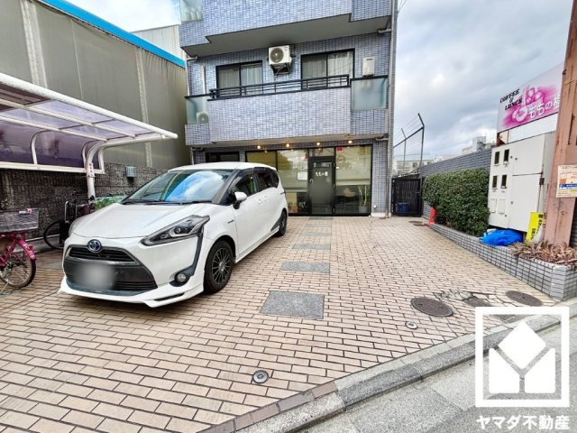 スウィングマンションの駐車場