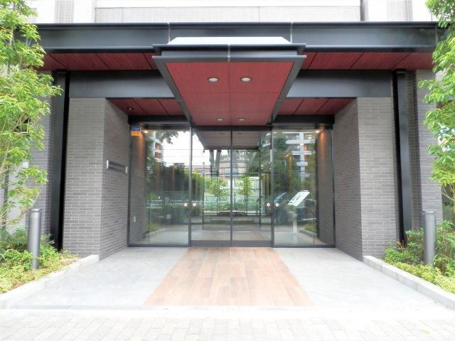 びゅうリエットグラン新宿戸山のエントランス