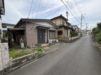 現地写真。前面道路との高低差無く、利用しやすい土地です。