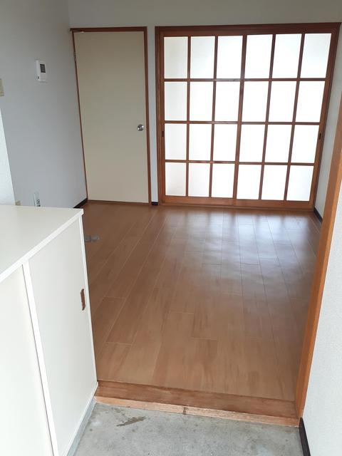 ホワイトルーム飯村 Dの玄関