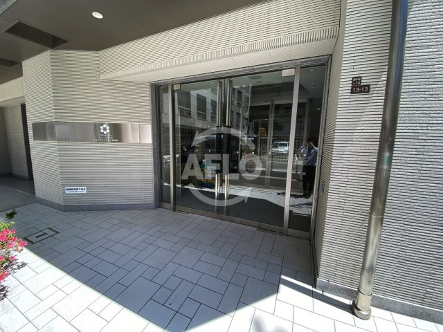 クリスタルグランツ西本町のエントランス|クリスタルグランツ西本町　スタイリッシュな外観