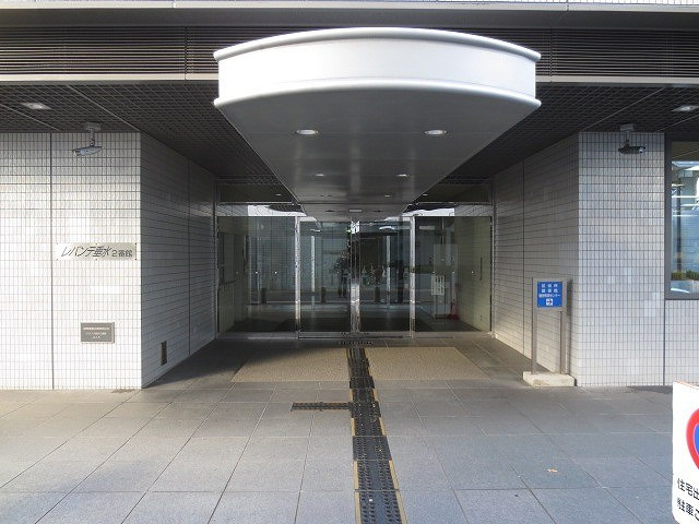 神戸市垂水区日向１丁目の賃貸マンションのエントランス