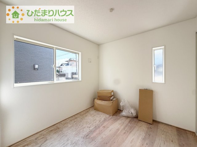 【和室】 | つくば市谷田部第24　新築戸建　2号棟 | リビング横には、お子様の遊び場にもなる和室が隣接。小さなお子さまにはフローリングよりもやわらかい畳の方が安心です♪