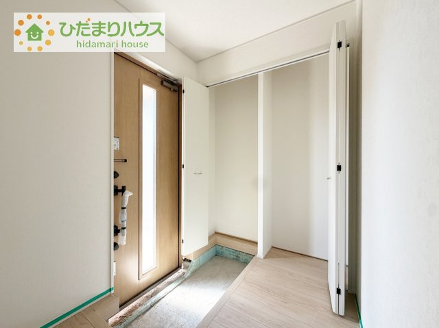 【玄関】 | つくば市谷田部第24　新築戸建　2号棟 | 丁度良い靴箱のサイズ♪これだけあれば家族全員の靴がしまえてスッキリ(^O^)