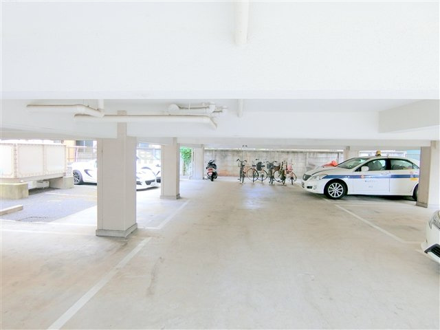 ブランドール池上の駐車場|敷地内平置き屋根付き駐車場19.800円　空き状況等詳細はお問合せ下さい。