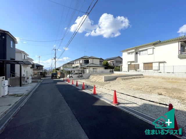 ■枚方市長尾東町　第6期　新築一戸建ての前面道路含む現地写真|周辺は落ち着いた街並みの住宅地！子育てがしやすい住環境です！まだ未完成ですが、現地でしかわからない事もございます。是非一度ご覧ください。