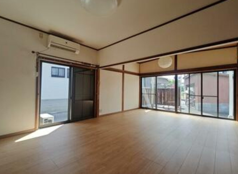 緒方貸家　本家西の居間・リビング