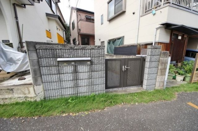 メゾン南山のエントランス