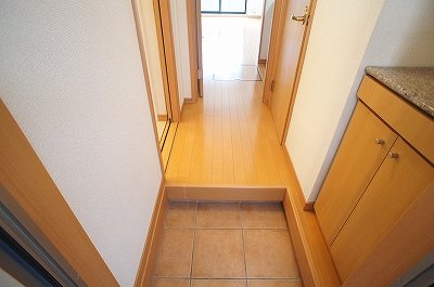 イ－スト　ゼファ－の玄関