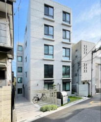 【外観】 | SOLASIA　residence　高円寺Ⅱ | 鉄筋コンクリート造のがっちりとした建物。