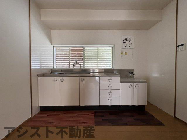 平恒貸家のキッチン