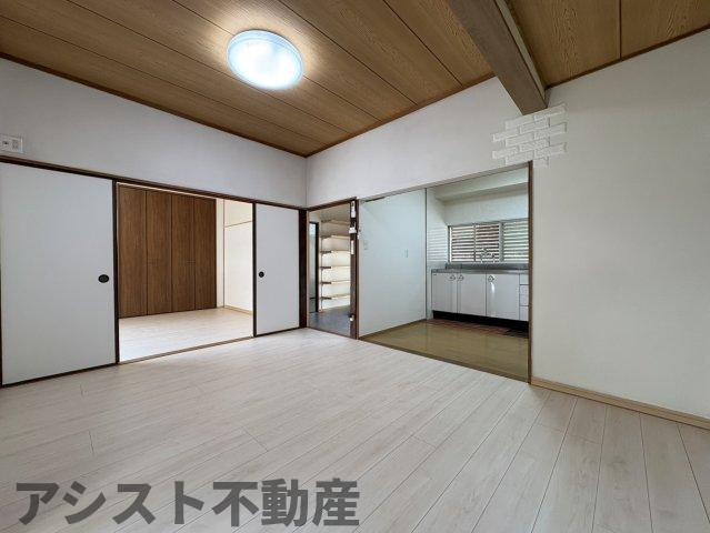 平恒貸家の居間・リビング